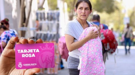 Además del apoyo económico, la Tarjeta Rosa ofrecerá servicios como atención médica, psicológica y asesoría jurídica desde su entrega. EL INFORMADOR/ARCHIVO/ESPECIAL