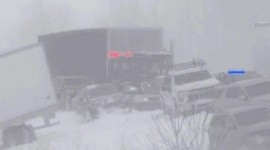 Choque múltiple con más de 100 vehículos en Michigan durante tormenta de nieve 