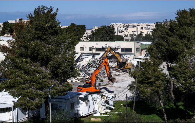 Desde la sede destruida se daba ayuda y servicios a unos 2.5 millones de refugiados palestinos en Gaza, la ocupada Cisjordania y Jerusalén Oriental, así como a 3 millones más de refugiados en Siria, Jordania y Líbano. EFE/A. Safadi