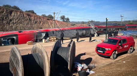 Continúan 39 heridos ingresados en hospitales, de los que 13 —uno de ellos menor de edad— están en la Unidad de Cuidados Intensivos (UCI). EFE