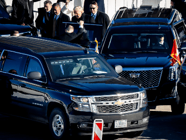 La expectación por escuchar a Trump en Davos es tal que el acceso al auditorio principal está completamente abarrotado. EFE/EPA/MICHAEL BUHOLZER