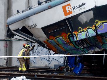 Al menos una persona murió y otras 37 resultaron heridas en el siniestro,  EFE/ Quique Garcia