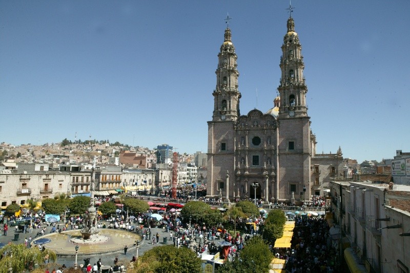 Además, los visitantes pueden recorrer los monumentos arquitectónicos, degustar la gastronomía local o probar los dulces típicos elaborados a base de leche. EL INFORMADOR / ARCHIVO