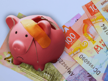 Según el sondeo, 72% de los encuestados reporta que sus gastos mensuales superan sus ingresos. ESPECIAL / CANVA