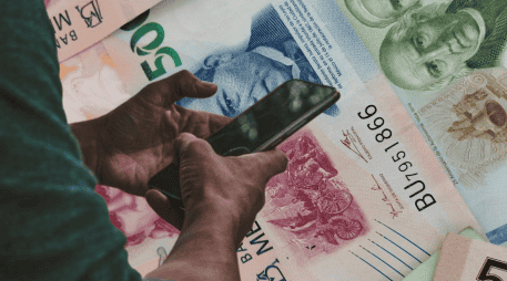 Desde el pasado 1 de octubre de 2025, los usuarios de banca digital están obligados a definir un límite máximo personalizado para sus transferencias electrónicas, como parte de una regulación emitida por la CNBV. Unsplash