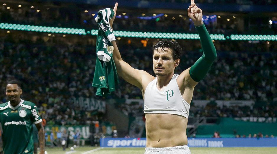 Raphael Veiga es bicampeón de Libertadores con el Palmeiras y estuvo en el radar del Barcelona. AFP