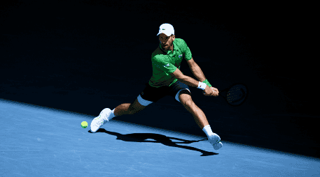 El Australia Open 2026 sigue confirmando que la experiencia y la ambición aún pueden imponerse en la élite del tenis mundial, con un Novak Djokovic a las puertas de un número que parecía inalcanzable. EFE / J. Carrett