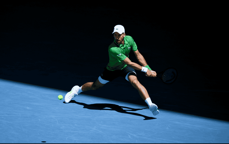 El Australia Open 2026 sigue confirmando que la experiencia y la ambición aún pueden imponerse en la élite del tenis mundial, con un Novak Djokovic a las puertas de un número que parecía inalcanzable. EFE / J. Carrett