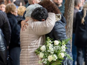 Los servicios de emergencia que trabajan en la zona encontraron otros dos cadáveres. EFE/A. Díaz