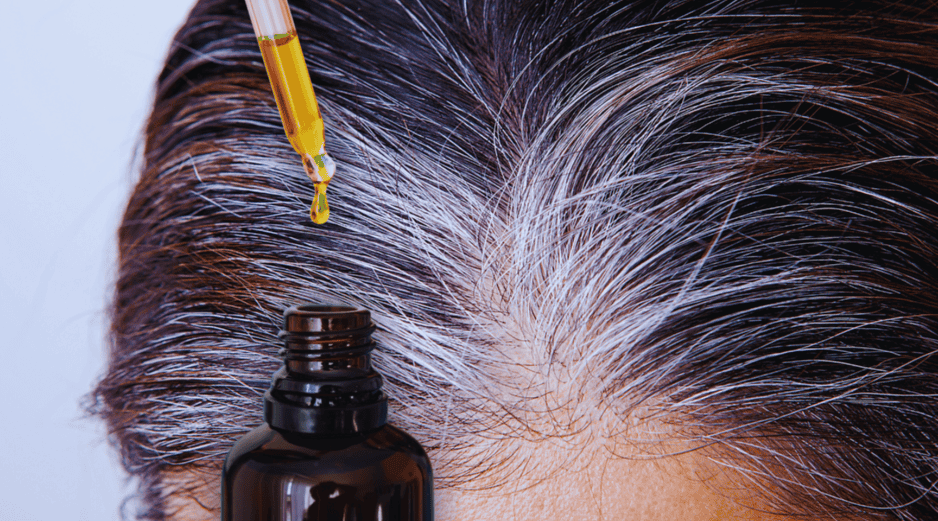 El aceite de coco es popular para el tratamiento de las canas porque ayuda a reducir la fragilidad del cabello canoso. ESPECIAL / CANVA