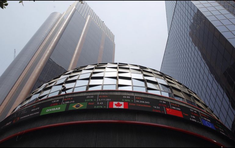 En la jornada, el tipo de cambio mantuvo su nivel en los 17.48 pesos por dólar, por segundo día consecutivo, según datos del Banco de México. EFE / ARCHIVO