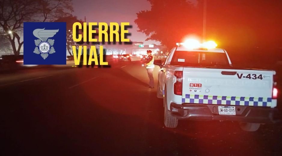 Oficiales de Policía Vial Jalisco se encuentran realizando labores para reahabilitar las vialidades cerradas. ESPECIAL / FACEBOOK Policía Vial Jalisco