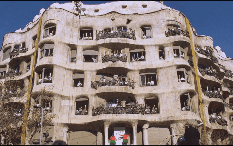 Con guion de Jordi Folck e ilustrado por Ximena Maier, el libro acerca a los más pequeños la figura de Antoni Gaudí (1852-1926). AFP/ARCHIVO
