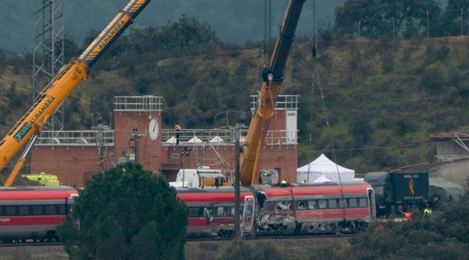 Se plantea como hipótesis que la fractura del carril se produjo con anterioridad al paso del Iryo siniestrado y, por lo tanto, al descarrilamiento. EFE/D. Arjona