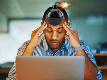 Un jefe tóxico puede afectar gravemente la moral y motivación de los empleados, revela experto. ESPECIAL / CANVA