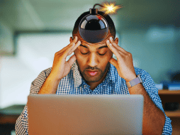 Un jefe tóxico puede afectar gravemente la moral y motivación de los empleados, revela experto. ESPECIAL / CANVA