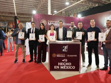 Los certificados Hecho en México se entregaron a varios emprendedores de la región Occidente del país. CORTESÍA