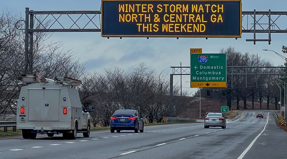 Se espera que la tormenta deje entre 15 y 25 centímetros de nieve durante el fin de semana. EFE/E. LESSER