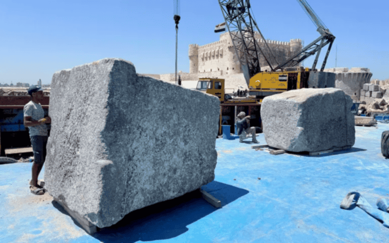 El equipo logró extraer del agua 22 de los bloques de piedra más grandes del faro. GEDEON Programmes / CEAlex