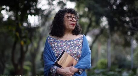 En su obra, Clavel logra transformar el cuerpo en un espacio narrativo que comunica emociones, deseos y memorias. EFE / ARCHIVO