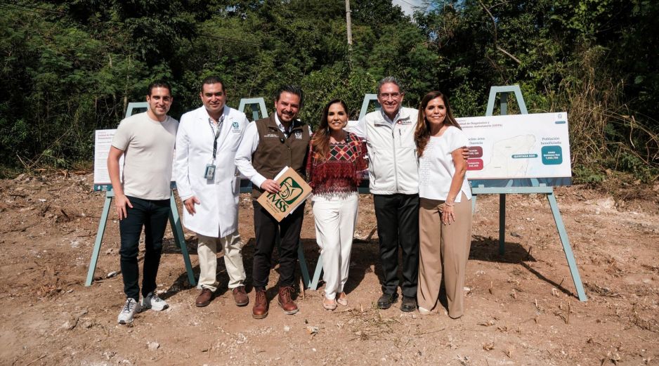 La gobernadora junto con el director general del IMSS, visitaron el predio donde se construirá la nueva Unidad. FACEBOOK/Coordinación General de Comunicación de Quintana Roo