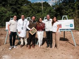 La gobernadora junto con el director general del IMSS, visitaron el predio donde se construirá la nueva Unidad. FACEBOOK/Coordinación General de Comunicación de Quintana Roo