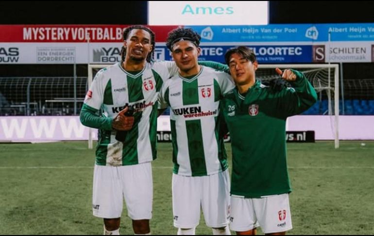 Carrillo entró al terreno de juego al minuto 65 y su presencia se hizo notar casi de inmediato. INSTAGRAM / fcdordrechtnl