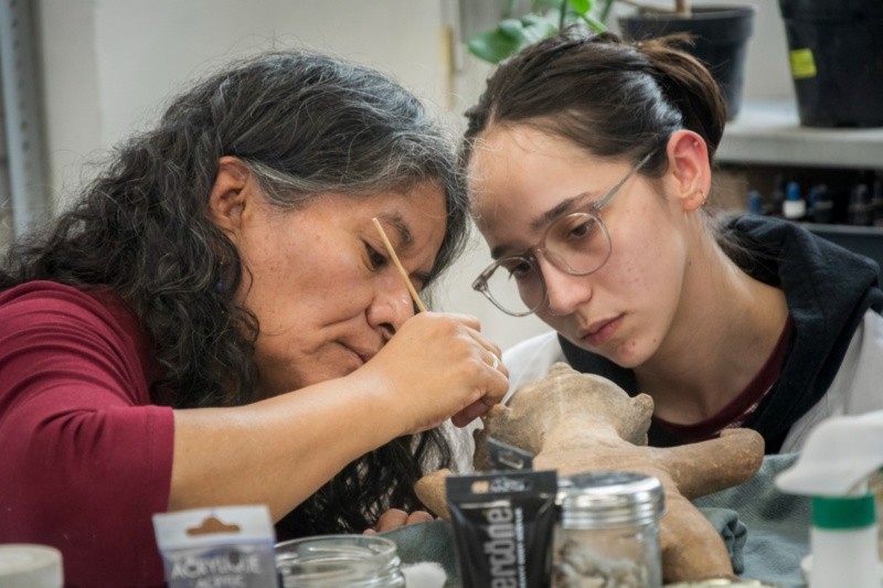 La selección de los objetos estuvo a cargo de la doctora Lorenza López Mestas Camberos, responsable de la colección del Centro INAH Jalisco. CORTESÍA&nbsp;