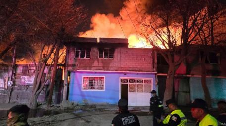 Diversas corporaciones atienden el incendio en Villas de Guadalupe Xalostoc. X/azucenacisneros