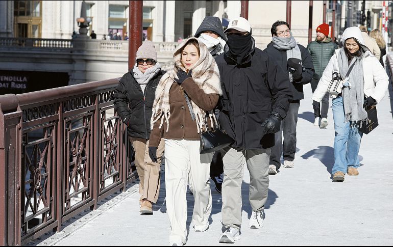 Autoridades han advertido a los ciudadanos evitar las actividades al aire libre. AFP