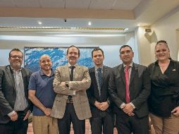 El secretario Ricardo Barbosa (centro) asegura que la atención laboral pública es ahora más barata y eficaz. EL INFORMADOR/A. Navarro