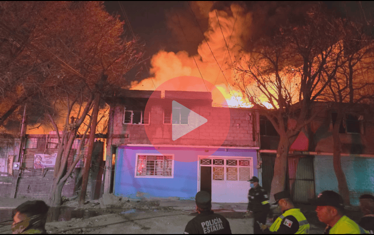 Cerca de la medianoche, el incendio en la fábrica de fomi de Xalostoc fue totalmente sofocado. ESPECIAL