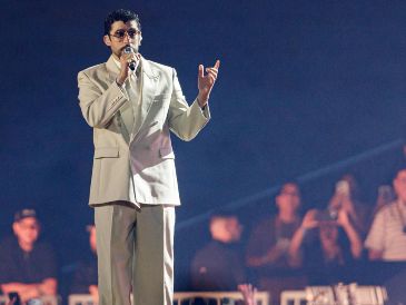 Una versión viral sobre el posible vestuario de Bad Bunny en el medio tiempo del Super Bowl 2026 incrementó la expectativa en torno a su próxima presentación. EFE/ ARCHIVO.