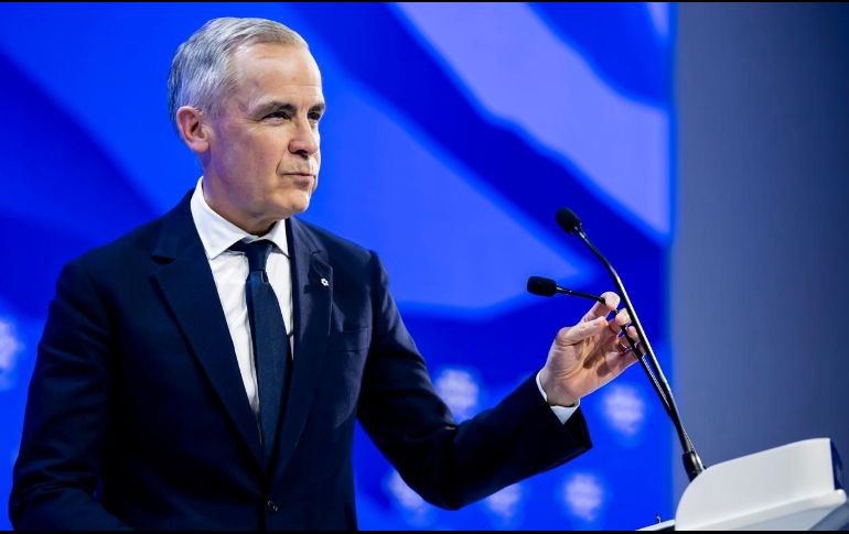 En su alocución en Davos, Carney afirmó que las potencias medias deben trabajar juntas para resistir el acoso y la coerción económica de las grandes potencias. EFE/G. Ehrenzeller