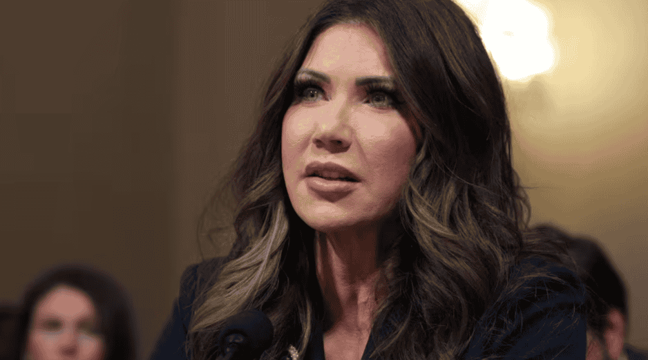 Tanto Noem como Bovino afirmaron que Alex Pretti, el hombre de 37 años asesinado en Mineápolis, 