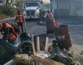 Casi 150 toneladas de residuos, desde muebles, electrodomésticos, llantas y madera, fueron retirados hoy de las calles del puerto de Veracruz. ESPECIAL
