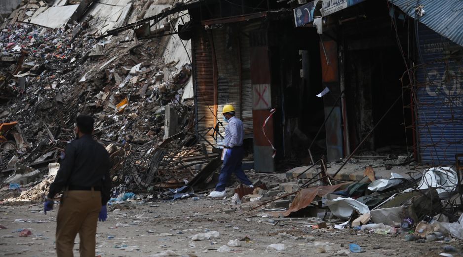 Los comerciantes han declarado que el incendio causó pérdidas por más de 54 millones de dólares, una cifra superior a las estimaciones iniciales de 18 millones de dólares. EFE/R. KHAN