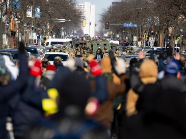 El Departamento de Seguridad Nacional de EU alegó que Pretti se "resistió violentamente" a ser desarmado hasta que los agentes realizaron "disparos defensivos", AP/ARCHIVO