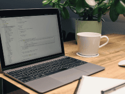 Los tribunales laborales han evaluado los casos atendiendo a las pruebas disponibles y a la afectación real generada a la empresa. CANVA