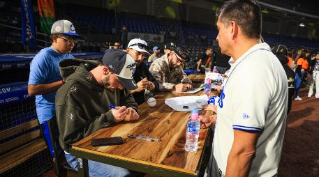 Charros de Jalisco celebró este lunes su bicampeonato de la Liga Mexicana del Pacífico con una convivencia especial junto a su afición en el Estadio Panamericano. EL INFORMADOR/ J. ACOSTA.