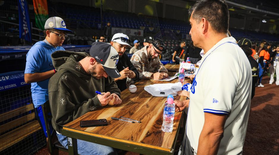 Charros de Jalisco celebró este lunes su bicampeonato de la Liga Mexicana del Pacífico con una convivencia especial junto a su afición en el Estadio Panamericano. EL INFORMADOR/ J. ACOSTA.