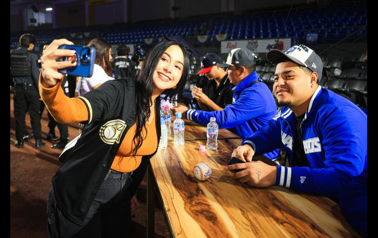 Charros de Jalisco celebró este lunes su bicampeonato de la Liga Mexicana del Pacífico con una convivencia especial junto a su afición en el Estadio Panamericano. EL INFORMADOR/ J. ACOSTA.