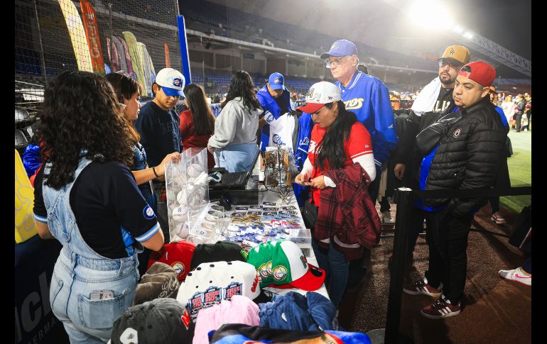 Charros de Jalisco celebró este lunes su bicampeonato de la Liga Mexicana del Pacífico con una convivencia especial junto a su afición en el Estadio Panamericano. EL INFORMADOR/ J. ACOSTA.