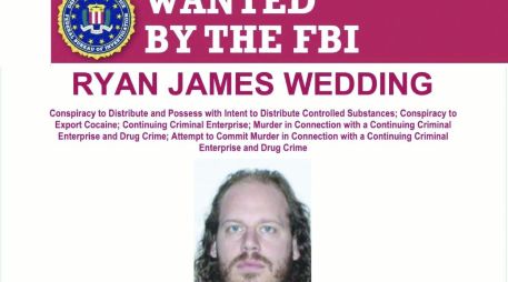 Ryan Wedding, ex atleta olímpico canadiense, fue trasladado a Estados Unidos tras entregarse en la Embajada de ese país en México, donde enfrenta cargos por narcotráfico y asesinato. ESPECIAL