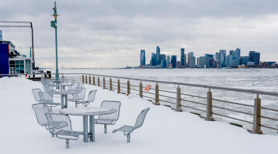 El número de víctimas mortales por la tormenta invernal que azotó este fin de semana a dos tercios de Estados Unidos ascendió a los 34. EFE/ A. Colmenares.