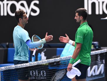 Djokovic continuará su campaña por un título número 11 en Melbourne y un récord de grandes 25 títulos. EFE / J. Carrett