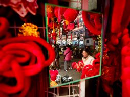 En la tradición oriental, cada uno de los doce animales del horóscopo son afines a elementos terrestres que propician su prosperidad, equilibrio y cuidado. EFE/EPA/A.  Plavevski