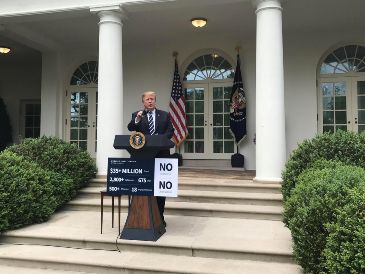 El cierre parcial del gobierno afectaría a servicios federales clave y supondría aumentar la incertidumbre económica en un momento de debilidad máxima del dólar y con emergencias por los temporales de frío. EFE/L. Leal