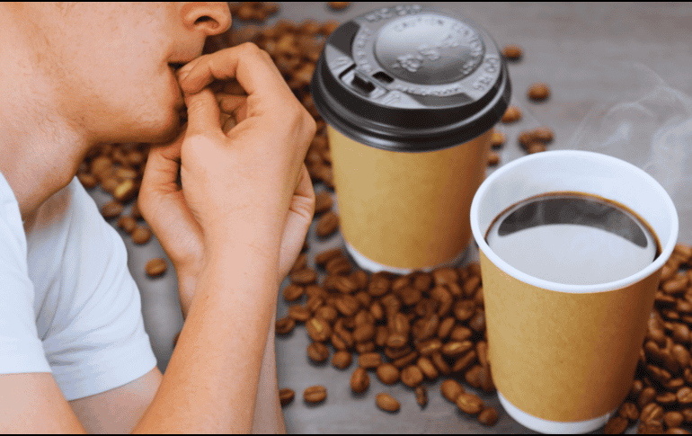 Las consecuencias de beber café en exceso son la ansiedad, el estrés y la falta de sueño, debido a que la cafeína sobreestimula el sistema nervioso. ESPECIAL / CANVA