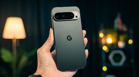Este modelo Google Pixel usa modelos Gemini para sugerir formas de mejorar las fotos. UNSPLASH / AMANZ